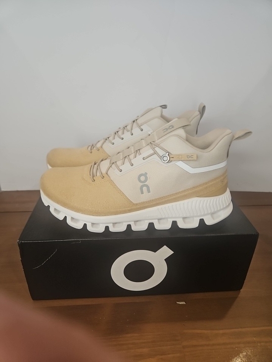 On Running Shoes - On Running Women’s High-Top Cloud Sneakers - Sand/Tan